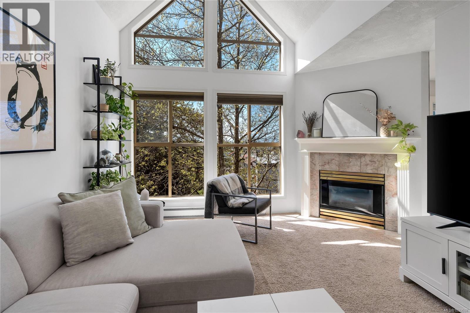 405 3363 Glasgow Ave, Saanich, British Columbia  V8X 1M5 - Photo 5 - 1033537