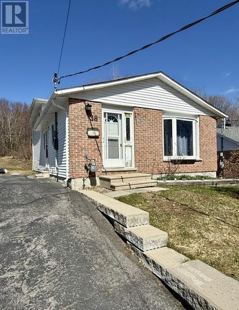 38 Ottawa Ave, Elliot Lake, Ontario  P5A 2P1 - Photo 11 - 2127209