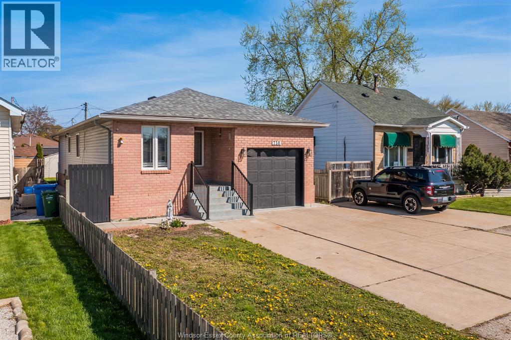 738 Bensette Street, Windsor, Ontario  N8X 2Z1 - Photo 2 - 26008961