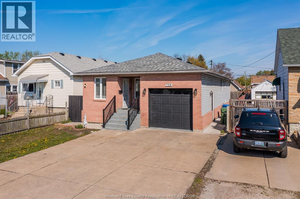 738 Bensette Street, Windsor, Ontario  N8X 2Z1 - Photo 3 - 26008961