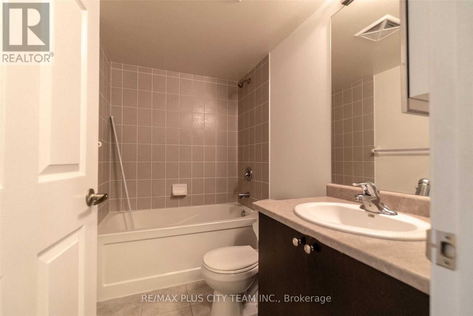 1008 - 19 Grand Trunk Crescent, Toronto, Ontario  M5J 3A3 - Photo 13 - C13003270