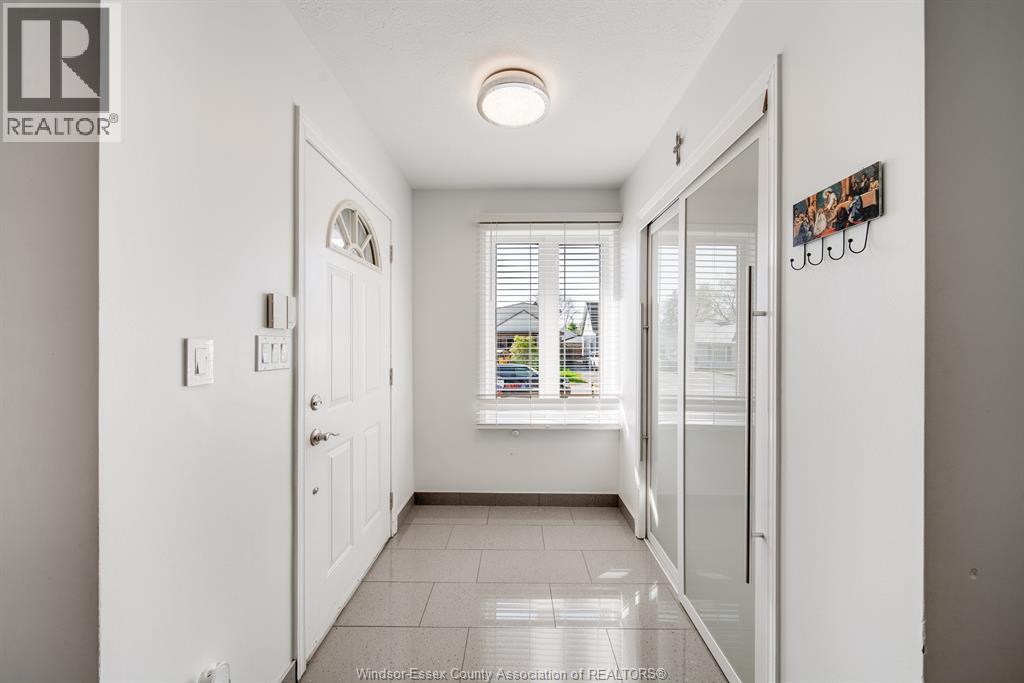 738 Bensette Street, Windsor, Ontario  N8X 2Z1 - Photo 4 - 26008961