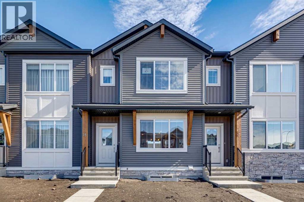 15 Emberside Park, Cochrane, Alberta  T4C 3H8 - Photo 2 - A2292948