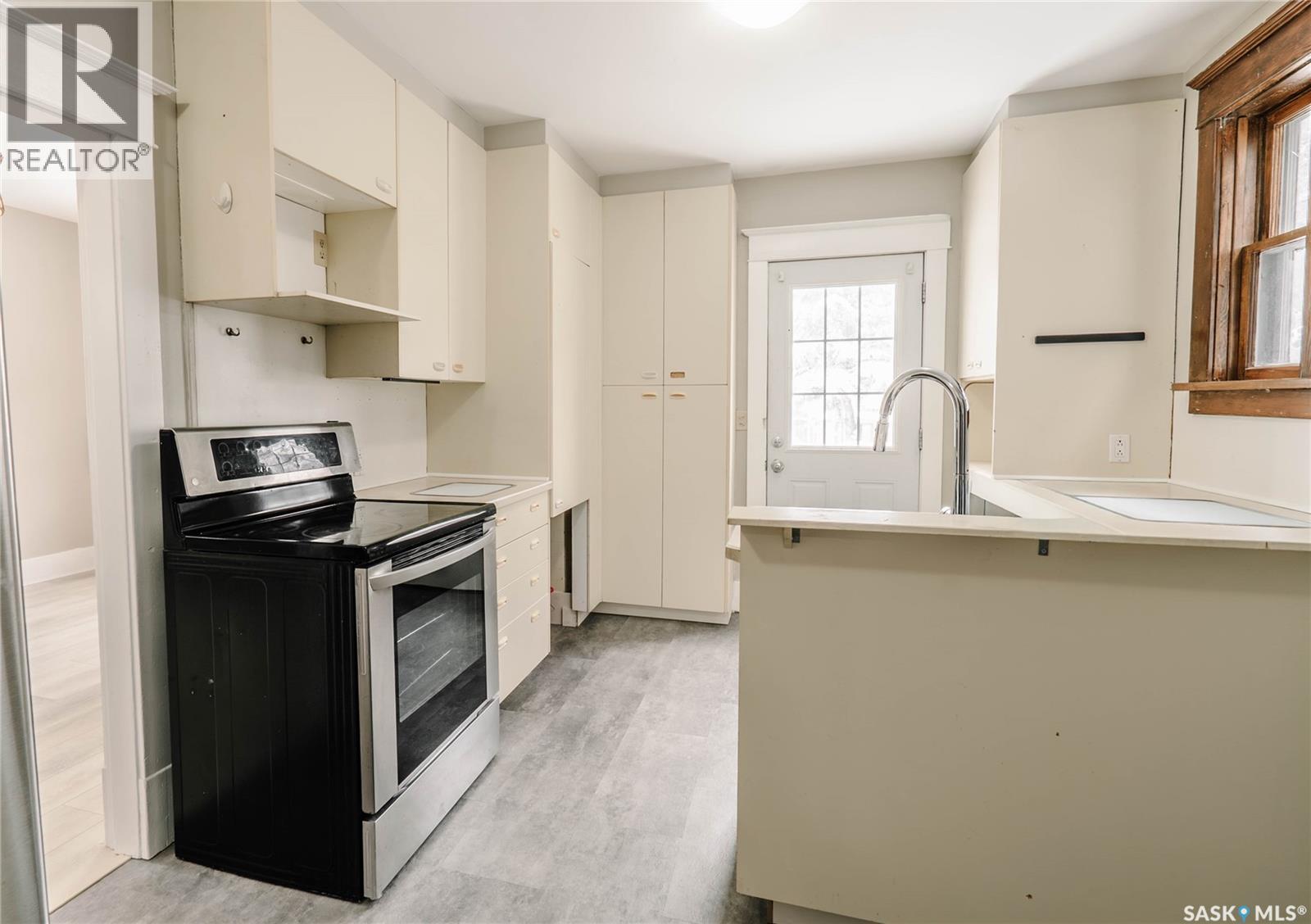 1328 D Avenue N, Saskatoon, Saskatchewan  S7L 1P3 - Photo 11 - SK034020