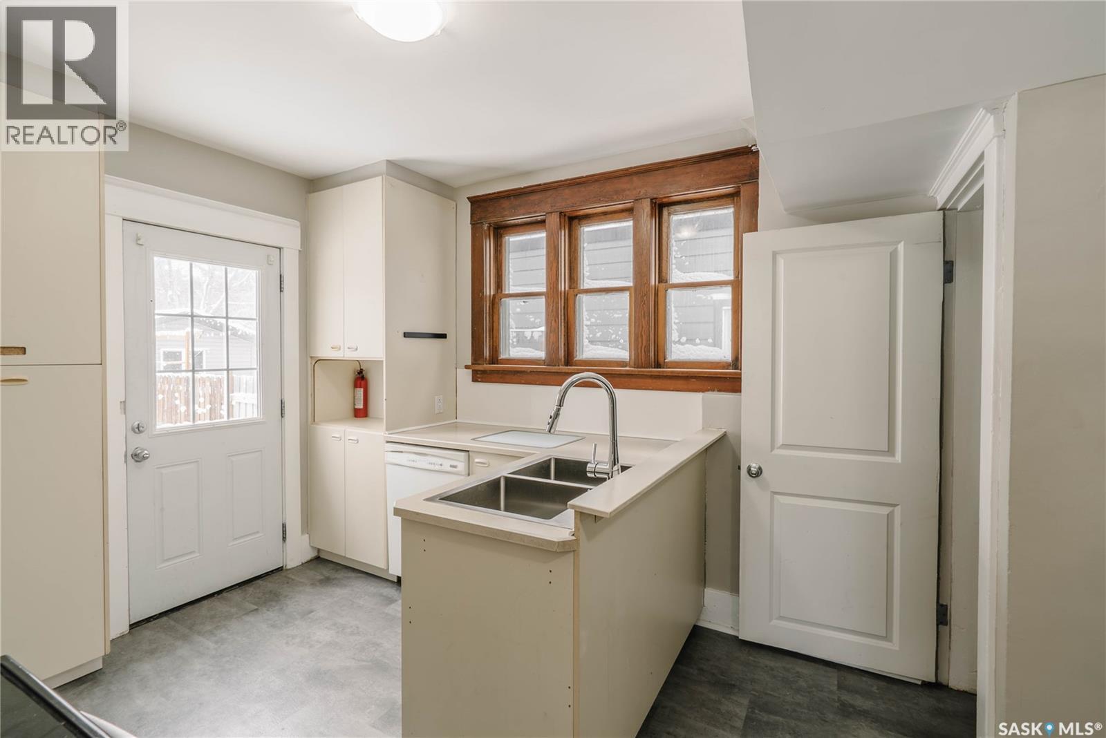 1328 D Avenue N, Saskatoon, Saskatchewan  S7L 1P3 - Photo 8 - SK034020