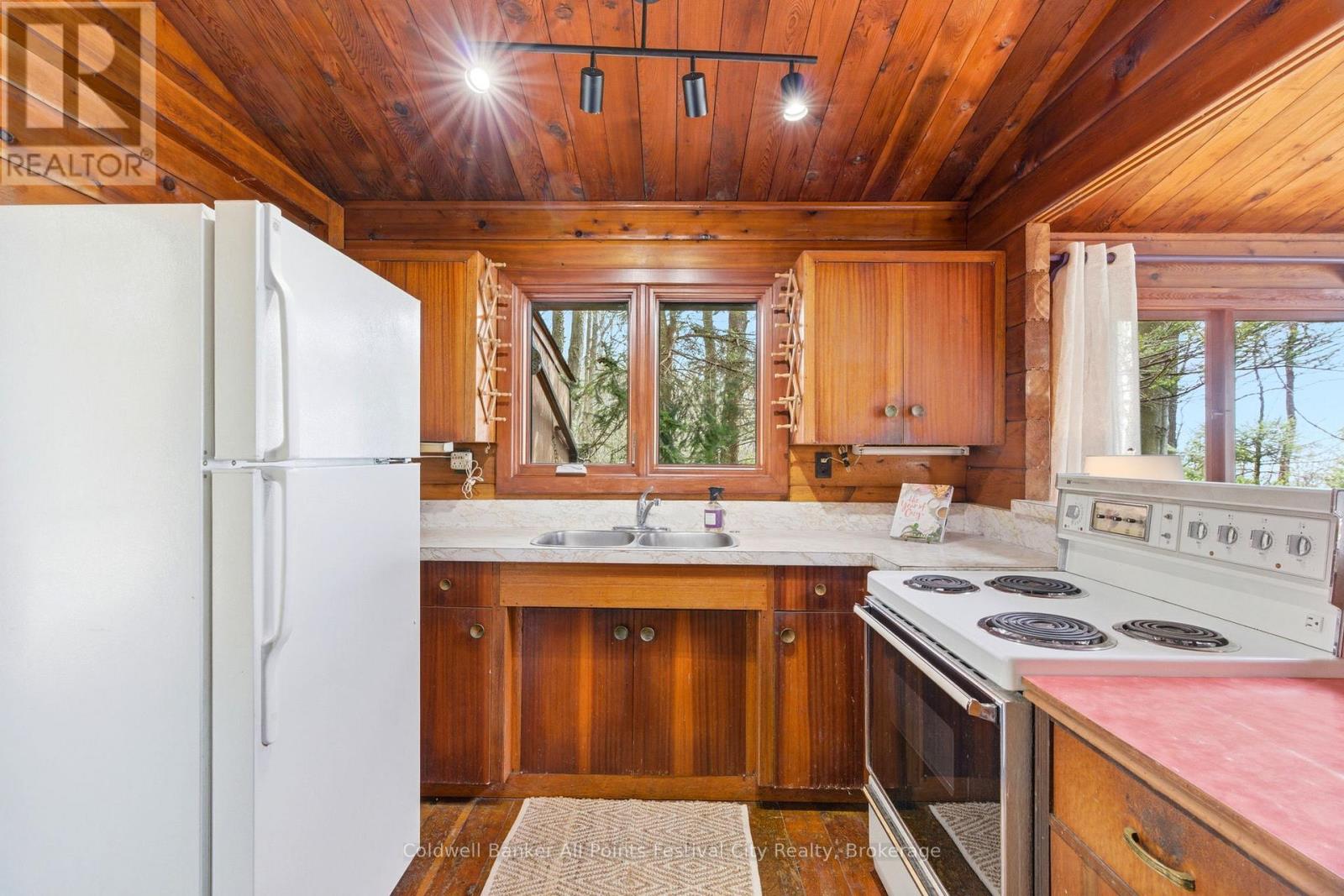 74515 Woodland Drive, Bluewater, Ontario  N0M 1G0 - Photo 7 - X13047252