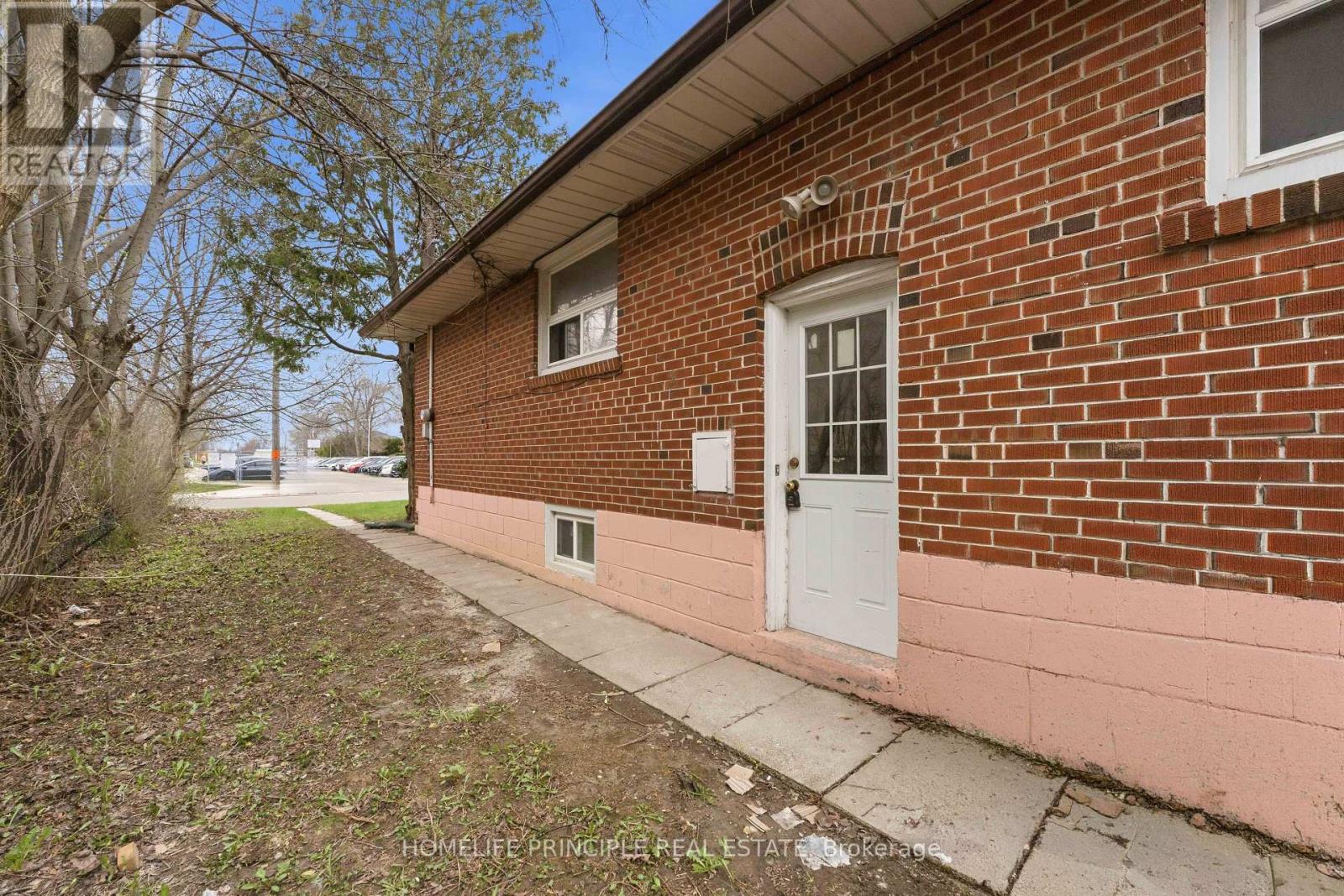 B1-Bsmt - 116 Shaftesbury Street, Toronto, Ontario  M3H 5L9 - Photo 4 - C13047724