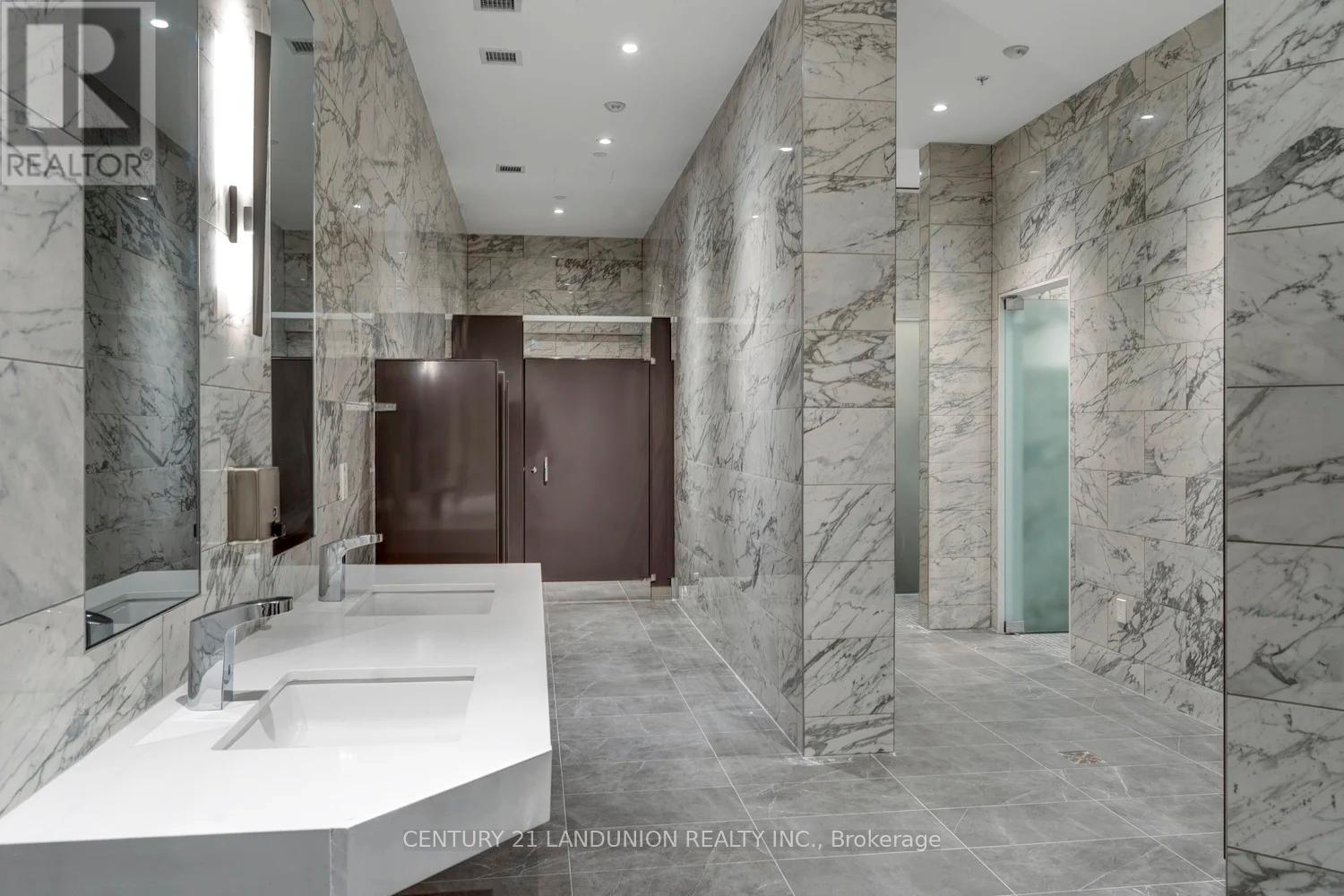 252 - 31 Tippett Road, Toronto, Ontario  M3H 0C8 - Photo 11 - C13047746