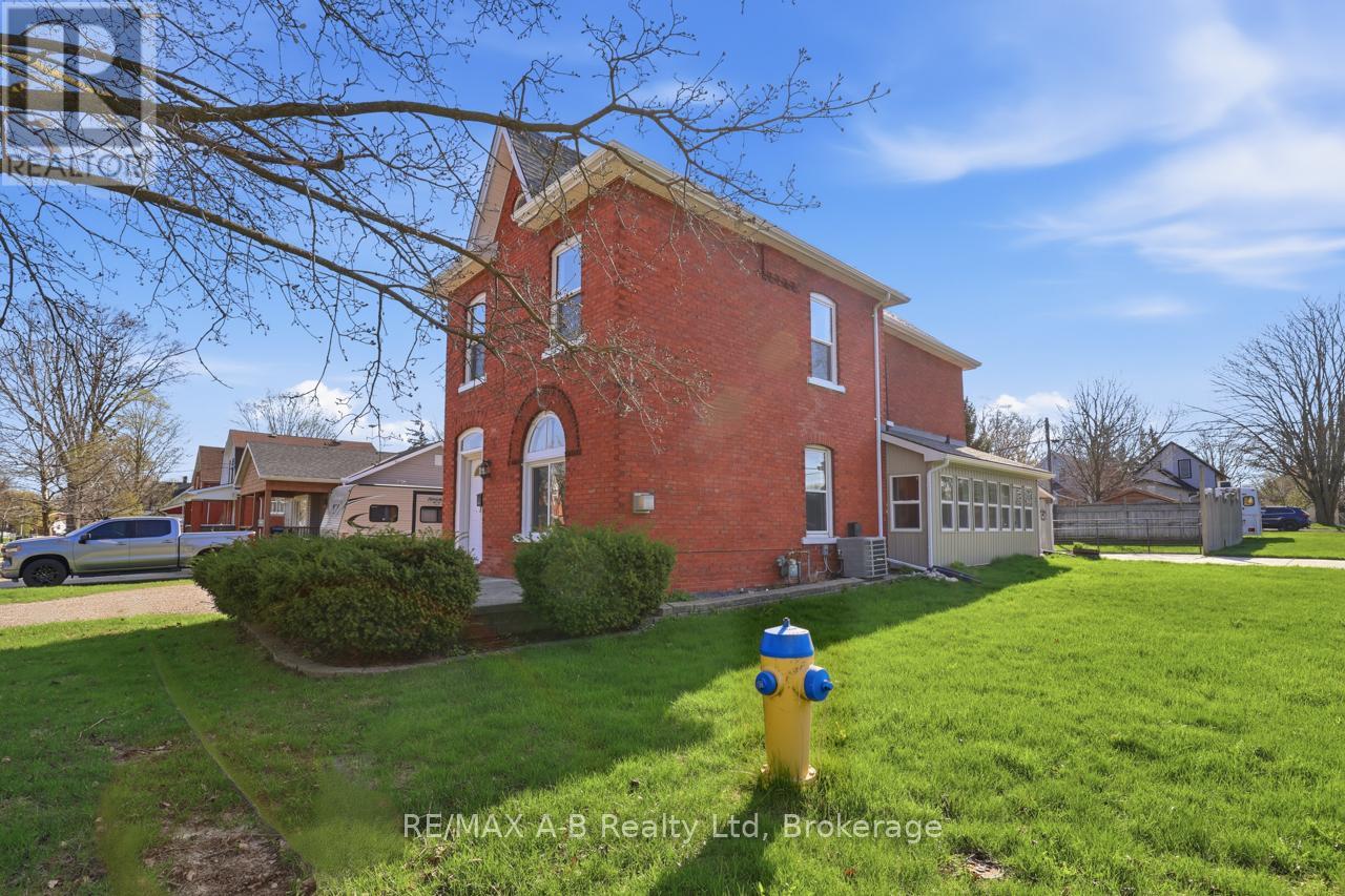 307 Nelson Street, Stratford, Ontario  N5A 2K5 - Photo 4 - X12811596