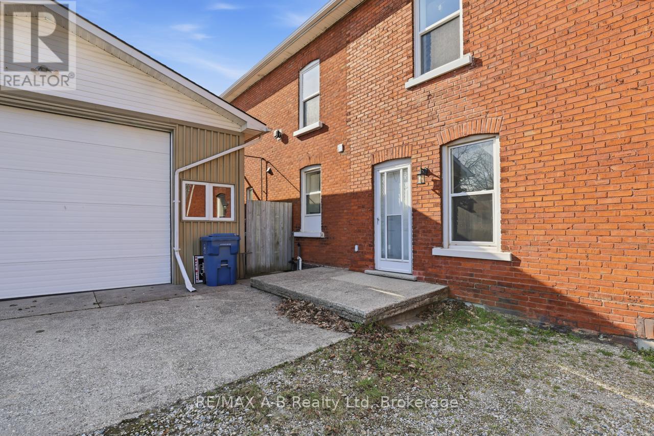 307 Nelson Street, Stratford, Ontario  N5A 2K5 - Photo 3 - X12811596