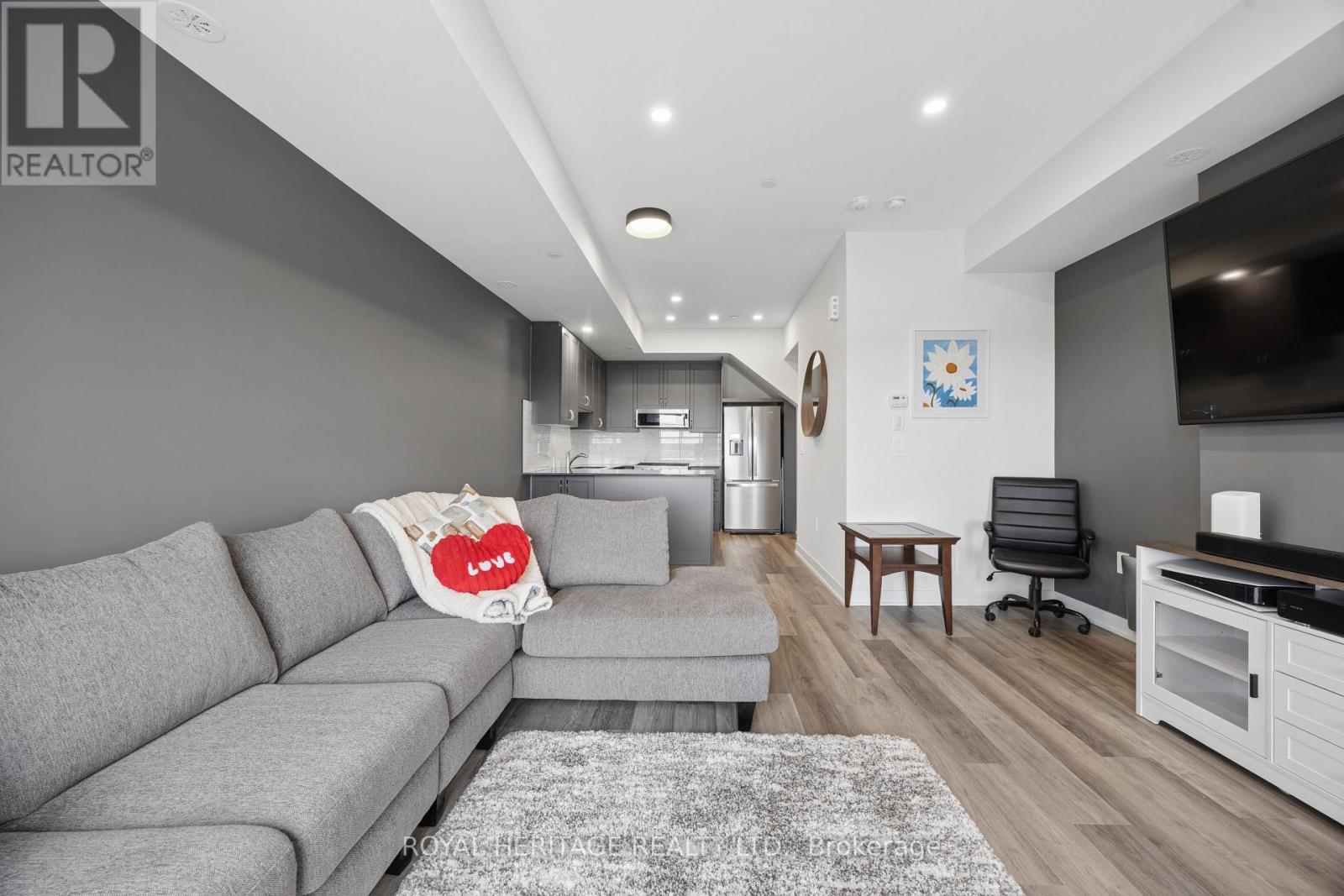 206 - 1695 Dersan Street, Pickering, Ontario  L1X 0S9 - Photo 9 - E13047690