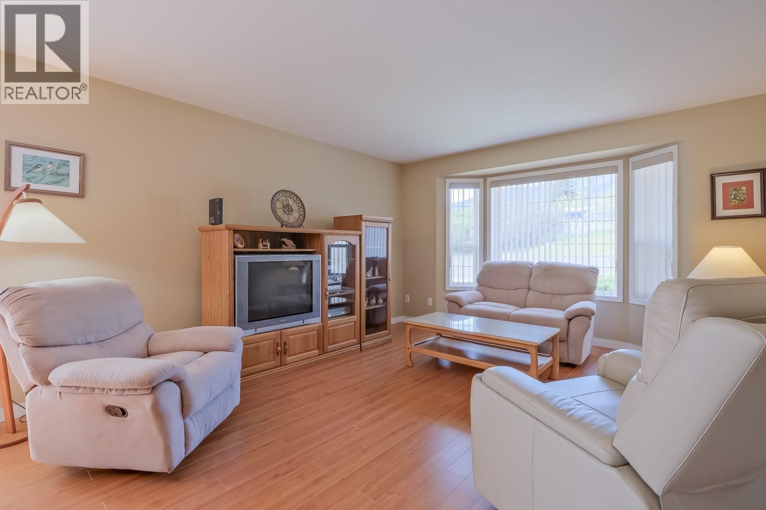 404 Ridge Court, Penticton, British Columbia  V2A 8N7 - Photo 6 - 10384960