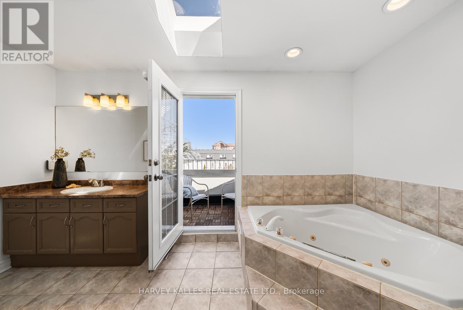 27 Benson Avenue, Richmond Hill (Mill Pond), Ontario  L4C 4E5 - Photo 15 - N13047774