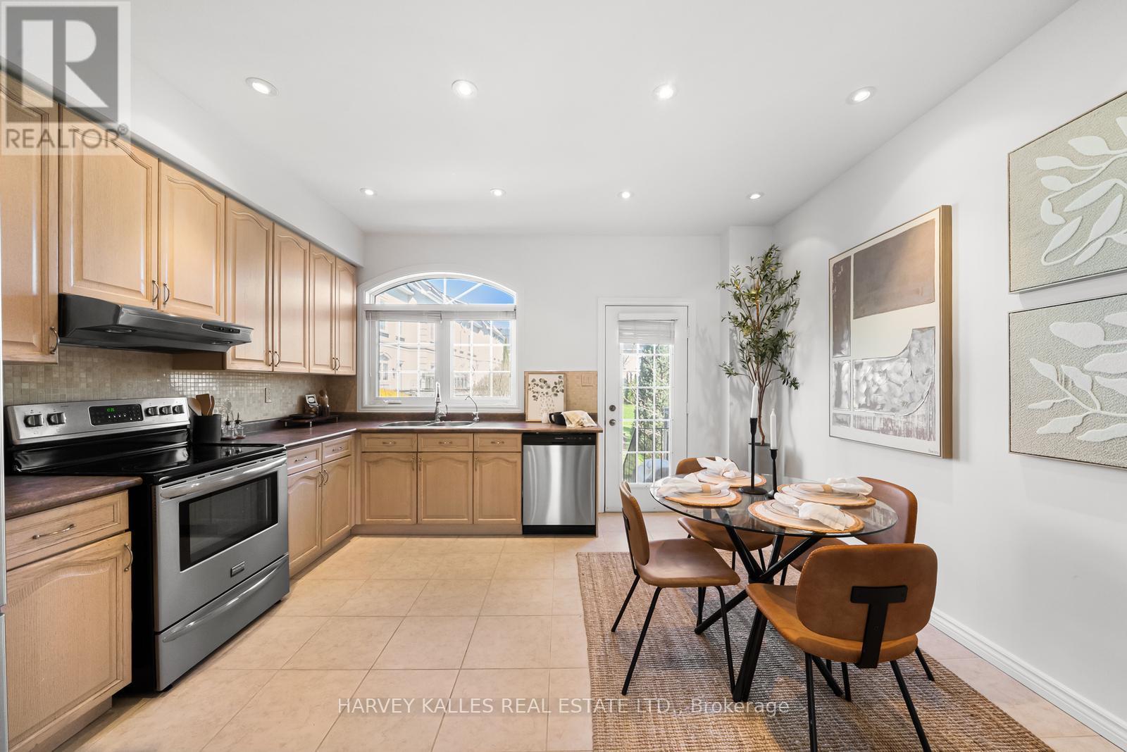 27 Benson Avenue, Richmond Hill (Mill Pond), Ontario  L4C 4E5 - Photo 18 - N13047774