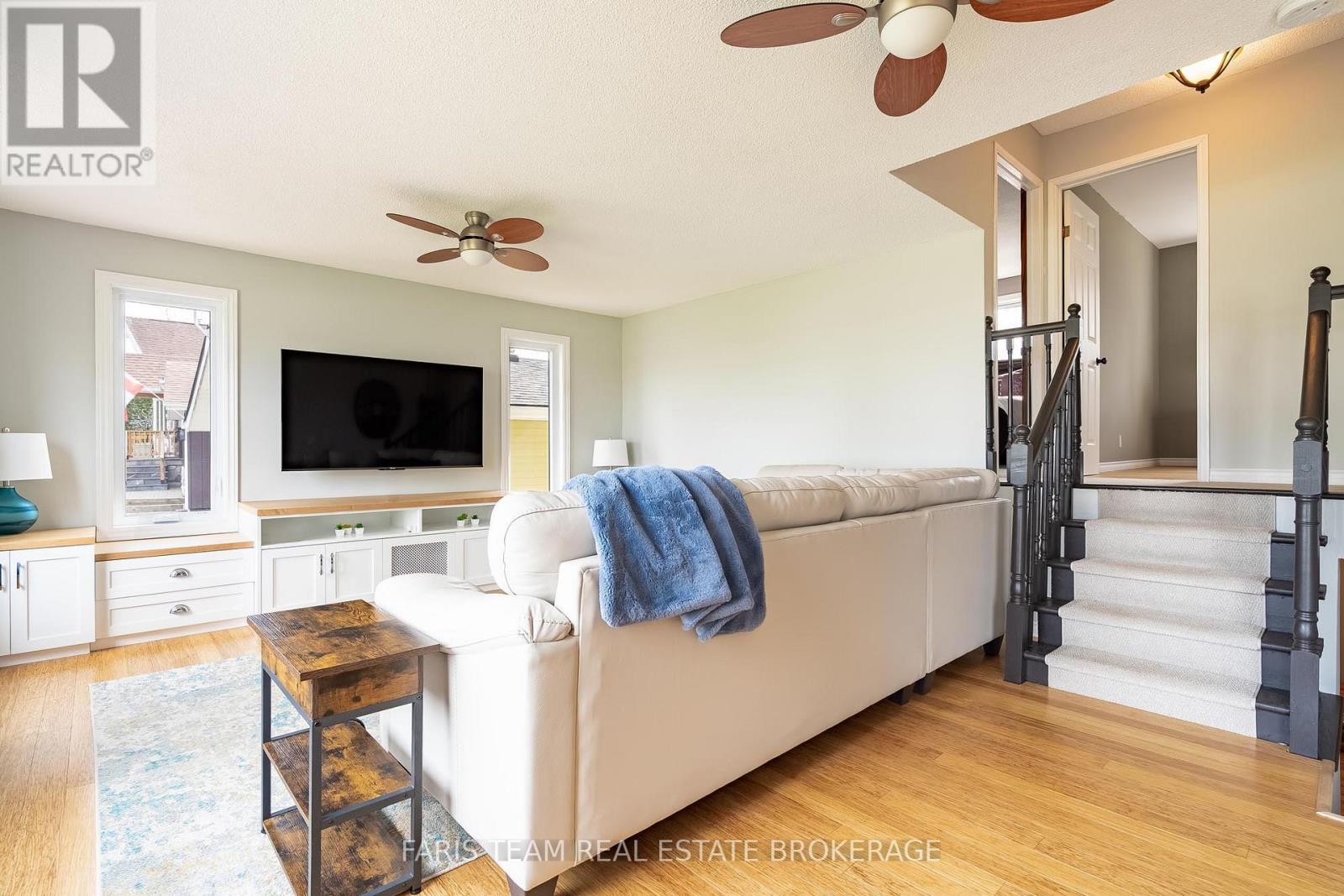 68 Bayside Avenue, Tay, Ontario  L0K 2A0 - Photo 14 - S13047816