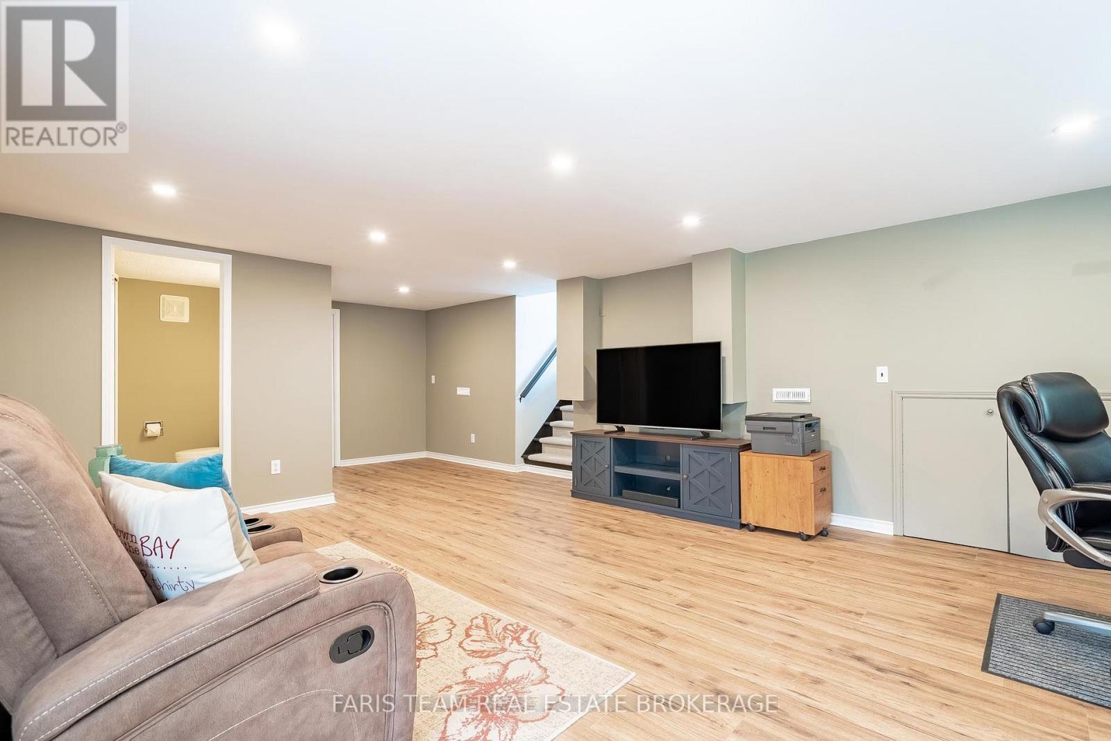 68 Bayside Avenue, Tay, Ontario  L0K 2A0 - Photo 25 - S13047816