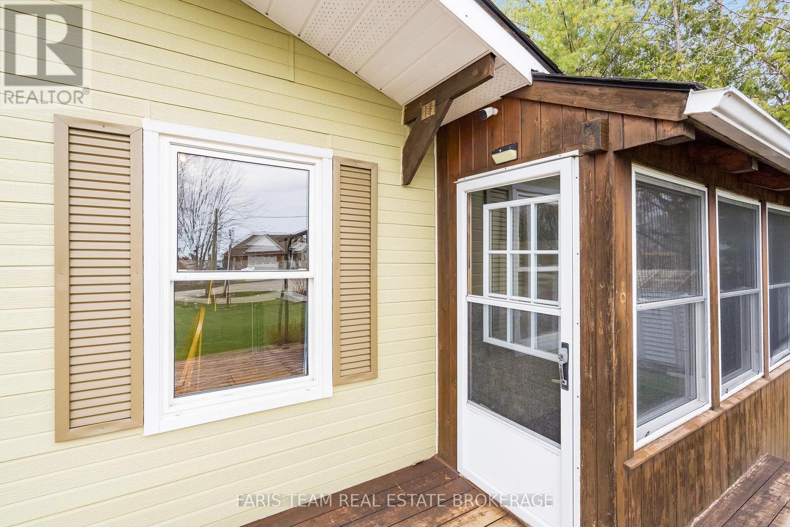 68 Bayside Avenue, Tay, Ontario  L0K 2A0 - Photo 7 - S13047816