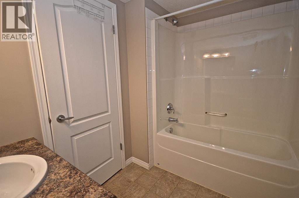 10, 298 Somerset Way Se, Medicine Hat, Alberta  T1B 0E9 - Photo 17 - A2305138