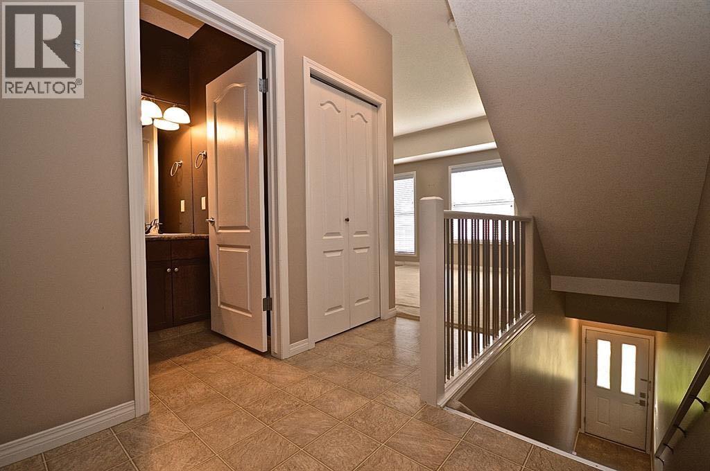 10, 298 Somerset Way Se, Medicine Hat, Alberta  T1B 0E9 - Photo 2 - A2305138