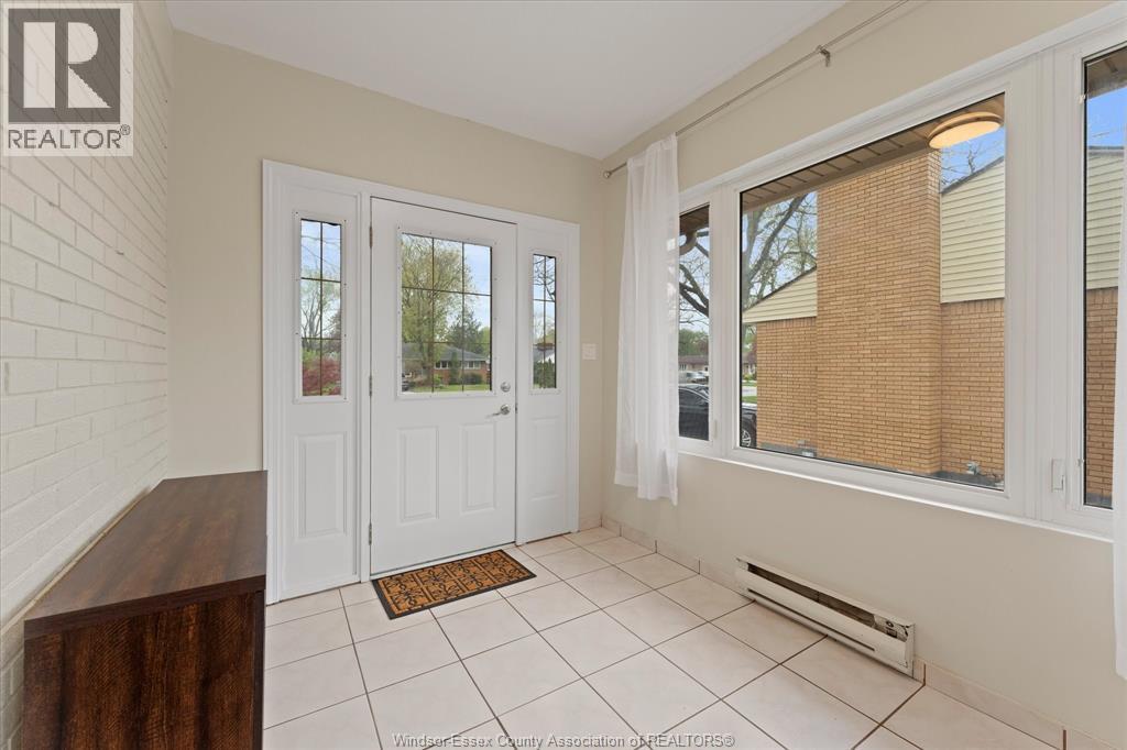 4330 Mount Royal, Windsor, Ontario  N9G 2C4 - Photo 8 - 26009270