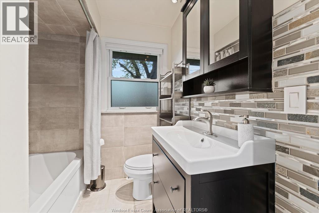 4330 Mount Royal, Windsor, Ontario  N9G 2C4 - Photo 25 - 26009270