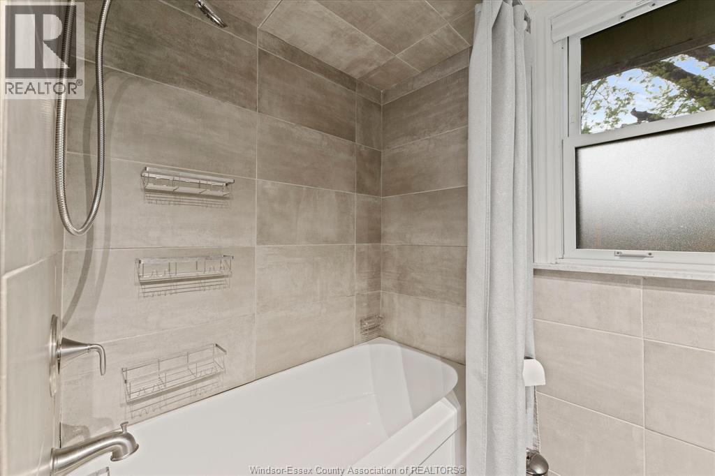 4330 Mount Royal, Windsor, Ontario  N9G 2C4 - Photo 26 - 26009270