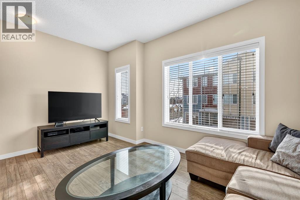 330 Marquis Lane SE, Calgary, Alberta  T3M 2G6 - Photo 8 - A2296669