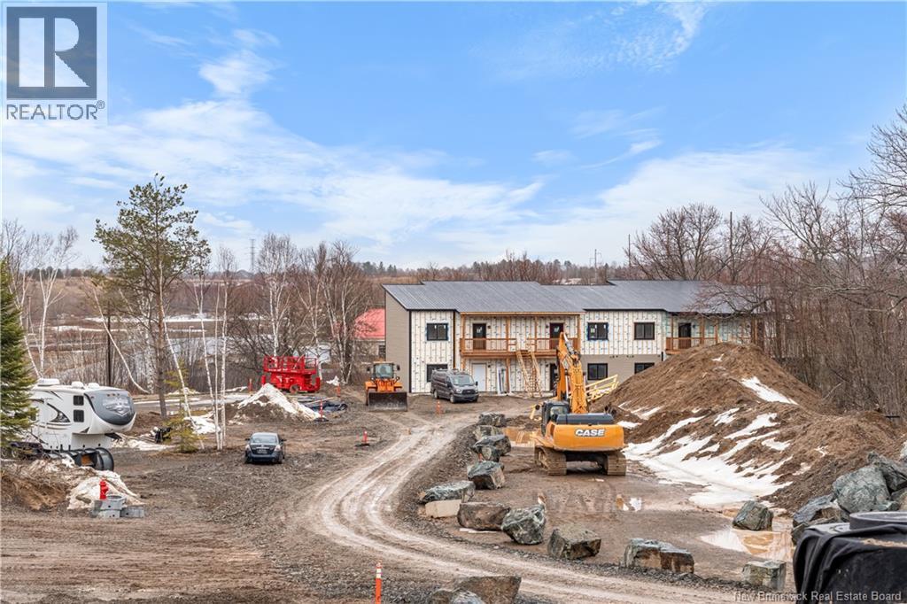 1300 Golden Park Circle Unit# 4, Bathurst, New Brunswick  E2A 1V1 - Photo 4 - NB138017