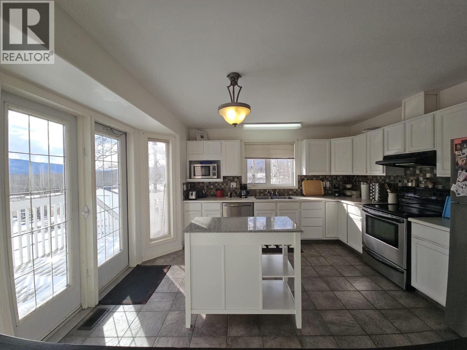 5117 44 Place NE, Chetwynd, British Columbia  V0C 1J0 - Photo 20 - 10381064