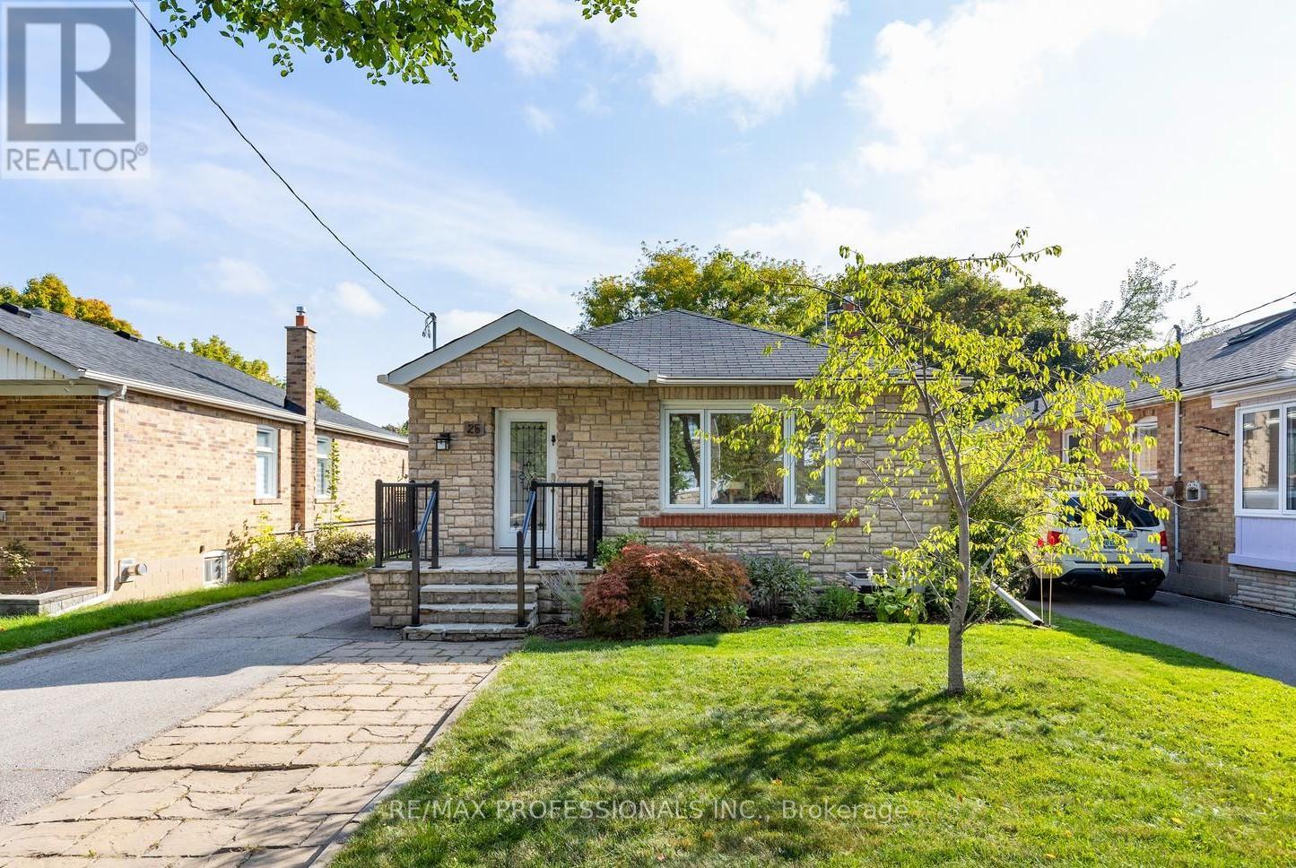 25 CHARLESTON ROAD, Toronto, Ontario