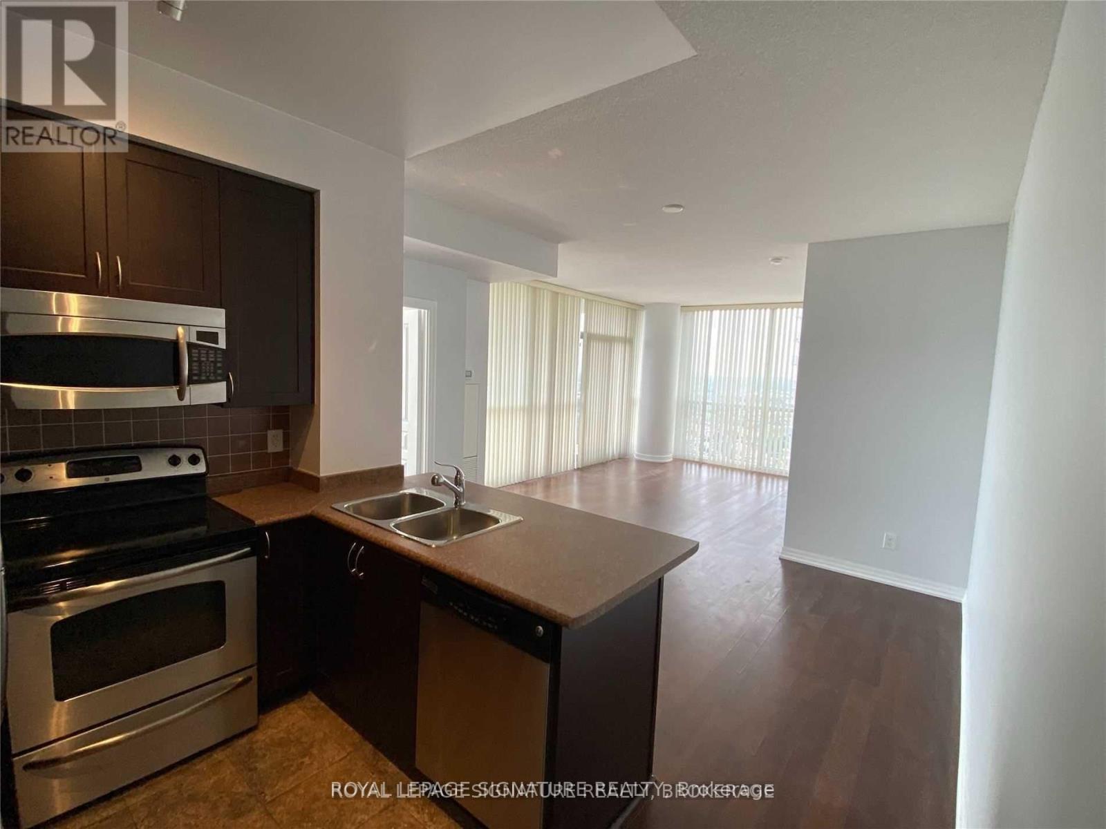 2205 - 223 Webb Drive, Mississauga, Ontario  L5B 0E8 - Photo 2 - W13047830