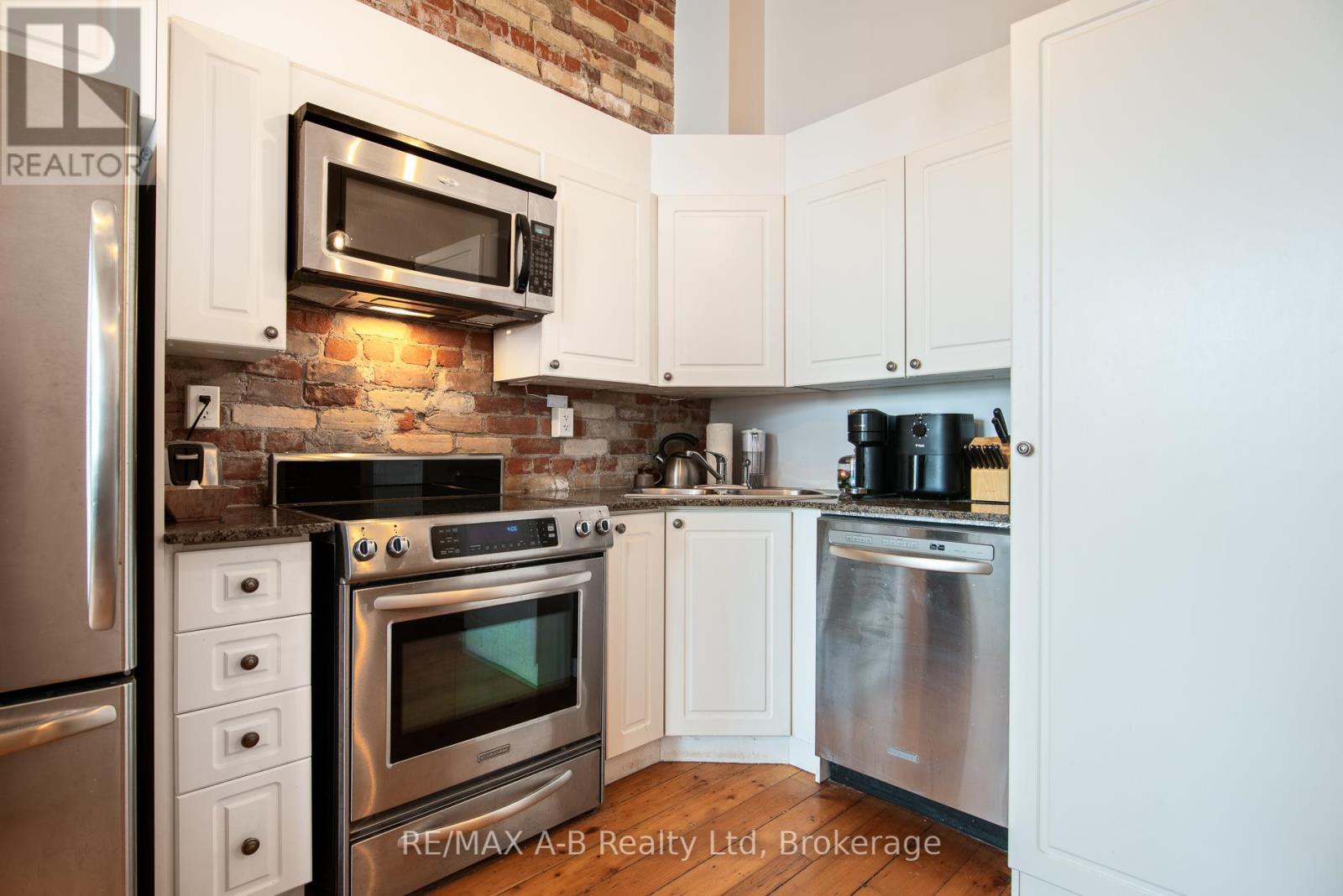 #201 - 66 Wellington Street, Stratford, Ontario  N5A 2L2 - Photo 3 - X13018218