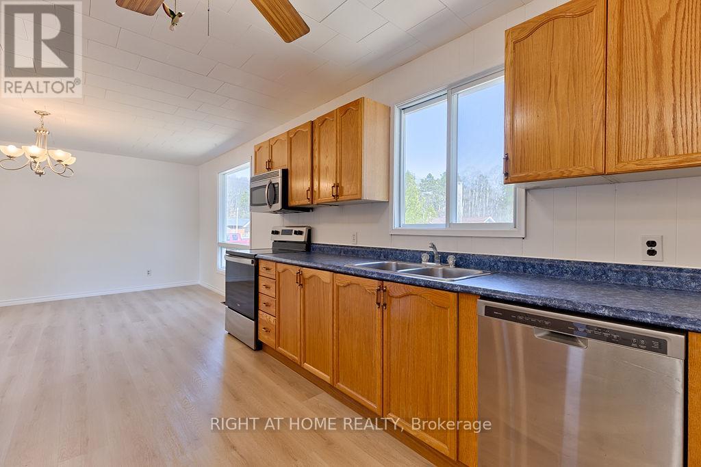 28 Jackpine Street, Madawaska Valley, Ontario  K0J 1B0 - Photo 14 - X12630234