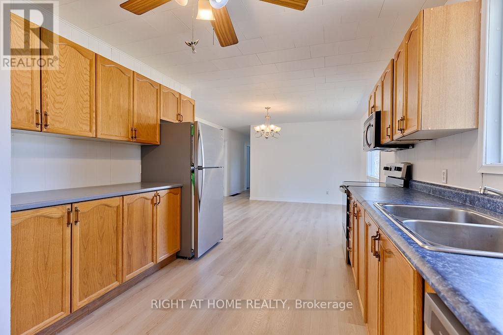 28 Jackpine Street, Madawaska Valley, Ontario  K0J 1B0 - Photo 15 - X12630234