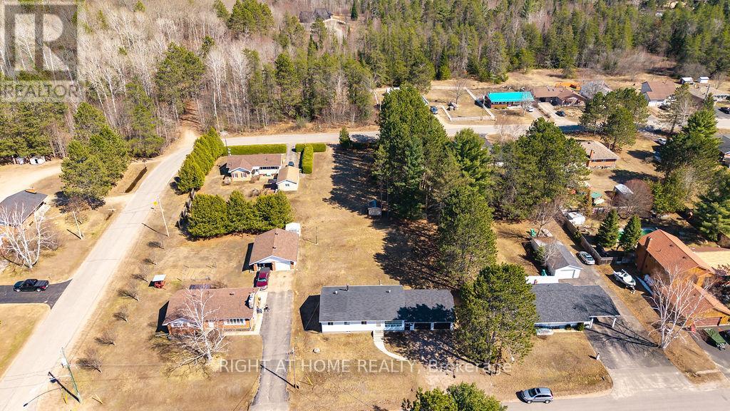 28 Jackpine Street, Madawaska Valley, Ontario  K0J 1B0 - Photo 17 - X12630234