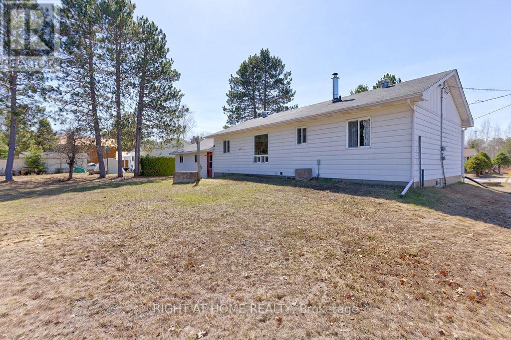 28 Jackpine Street, Madawaska Valley, Ontario  K0J 1B0 - Photo 10 - X12630234