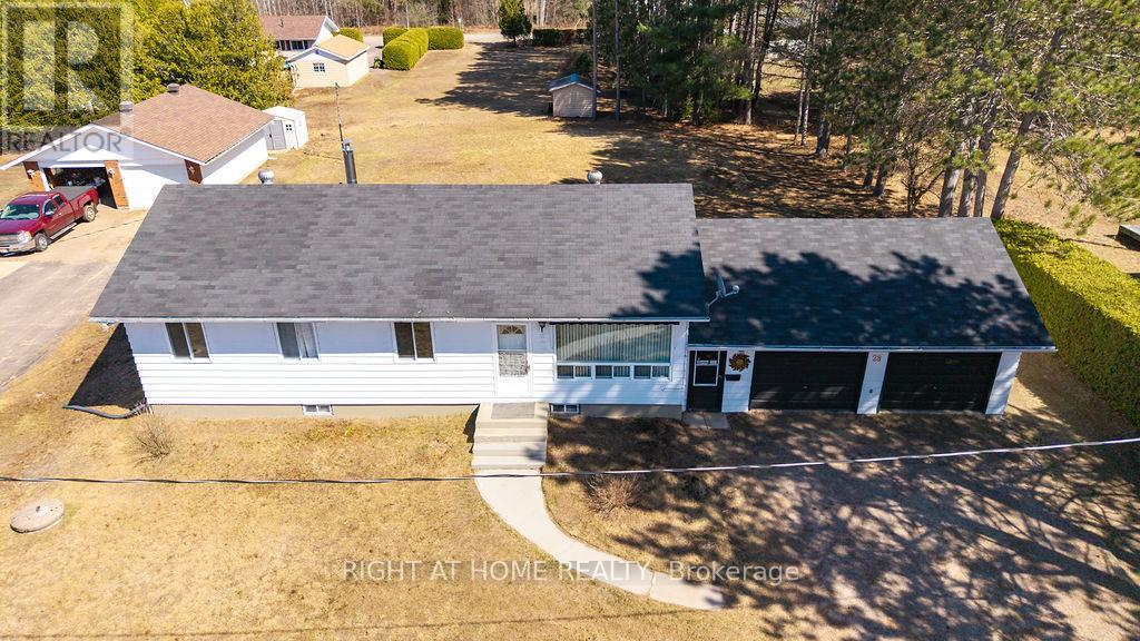 28 Jackpine Street, Madawaska Valley, Ontario  K0J 1B0 - Photo 3 - X12630234