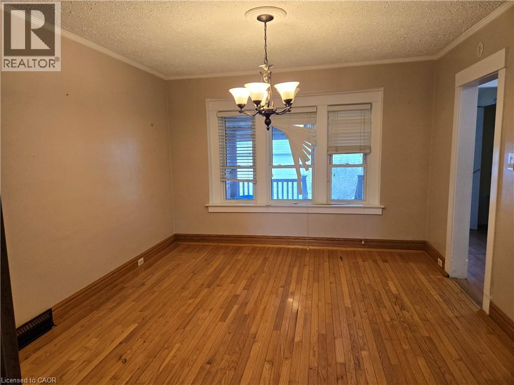 4 Haig Street, St. Catharines, Ontario  L2R 6K5 - Photo 6 - 40824452