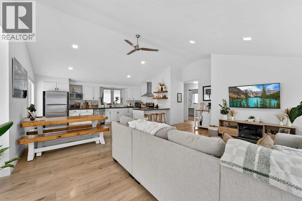 2203 17a Avenue, Coaldale, Alberta  T1M 1K3 - Photo 11 - A2305087