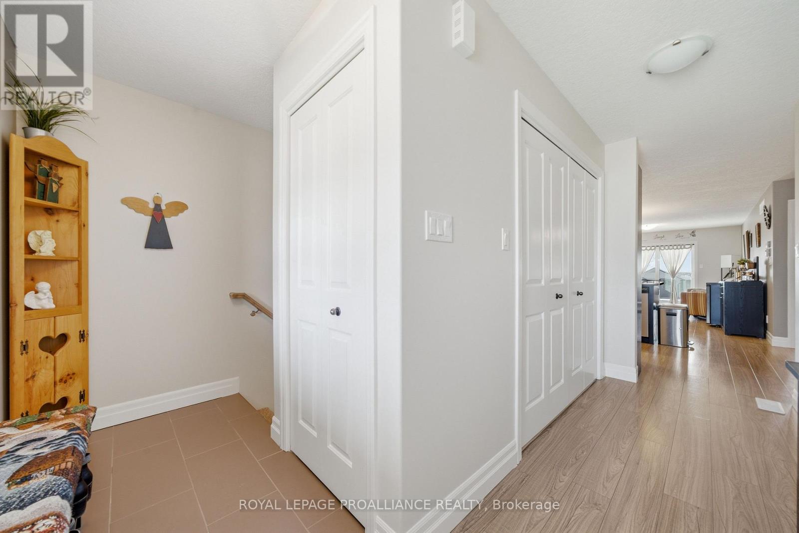 12 Cortland Crescent, Quinte West, Ontario  K8V 0E9 - Photo 4 - X13048116