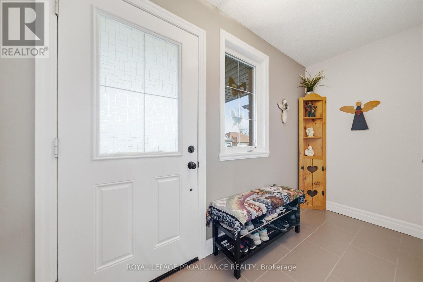 12 Cortland Crescent, Quinte West, Ontario  K8V 0E9 - Photo 5 - X13048116