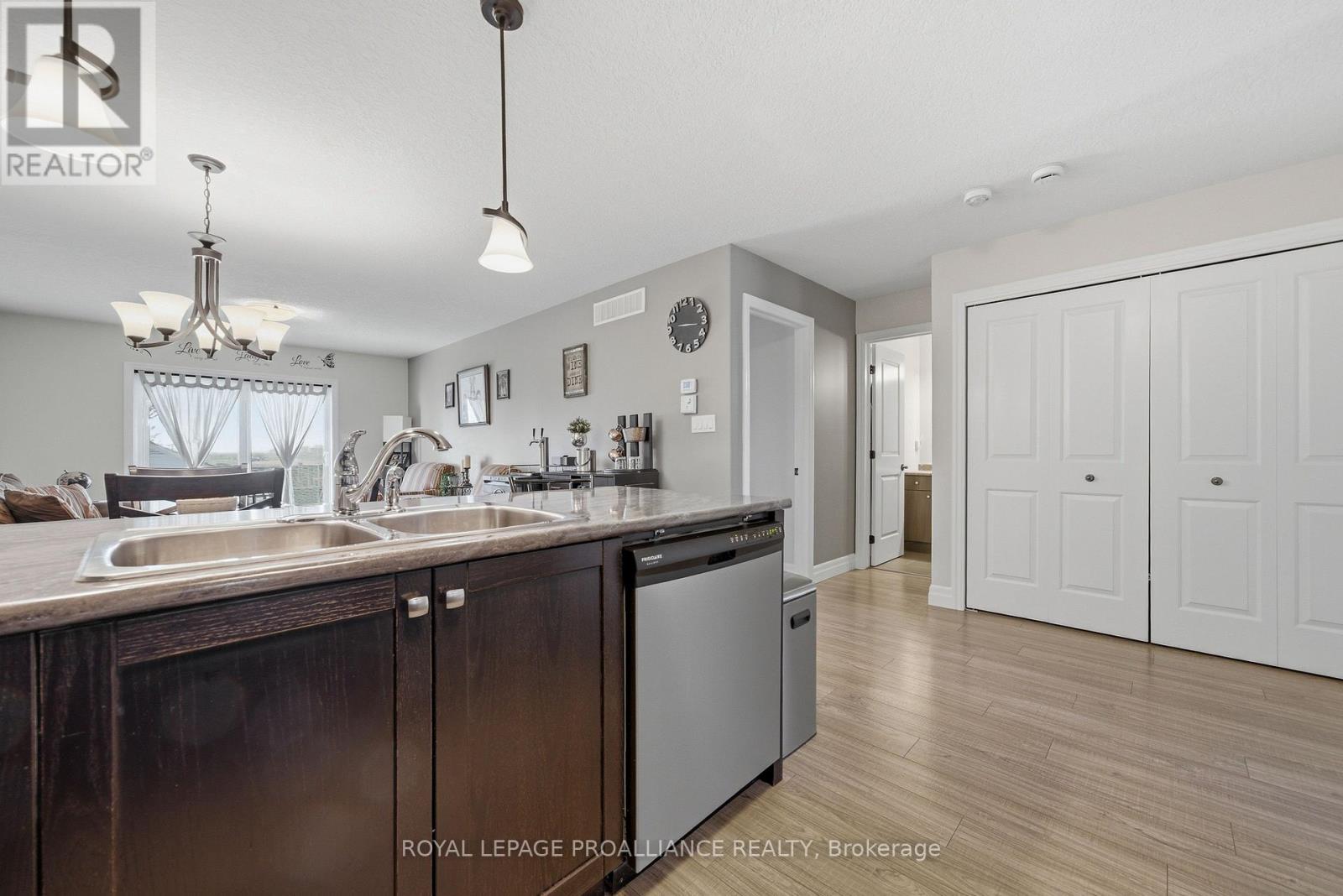 12 Cortland Crescent, Quinte West, Ontario  K8V 0E9 - Photo 8 - X13048116