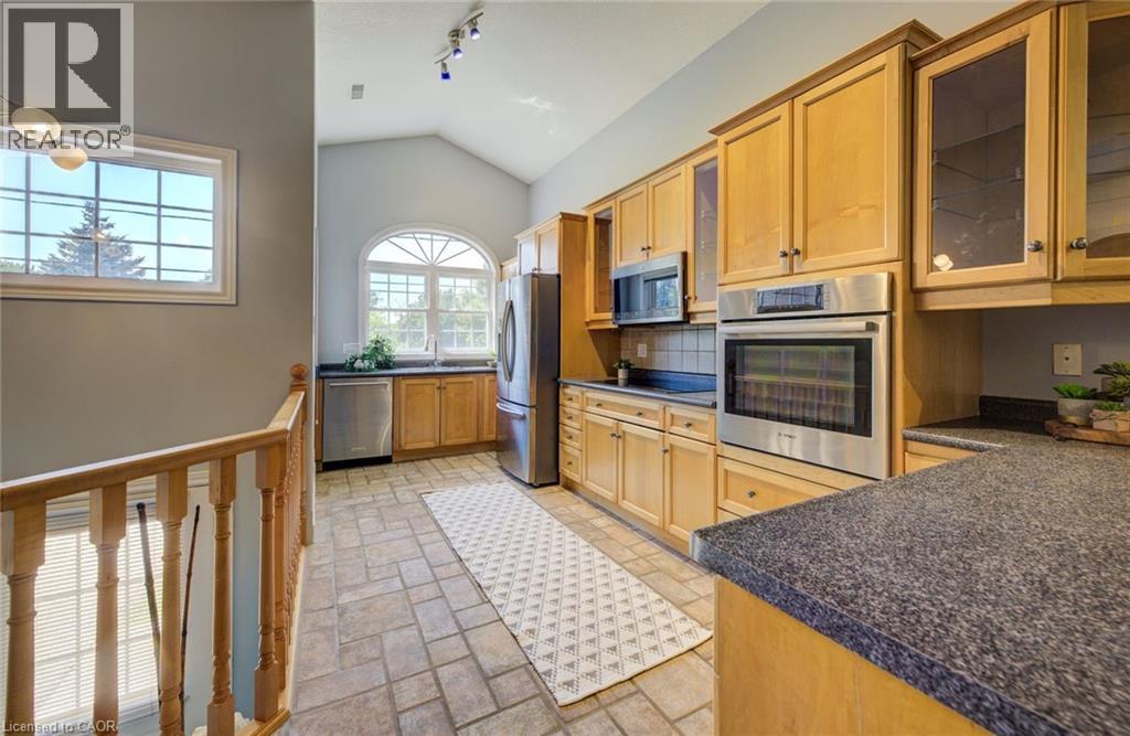 2 Smetana Drive, Kitchener, Ontario  N2B 3B8 - Photo 7 - 40824343