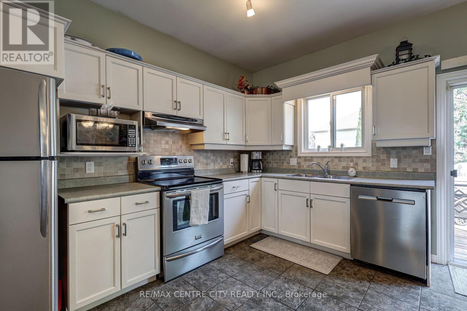 3 Steeplechase Court, St. Thomas, Ontario  N5R 6H4 - Photo 17 - X13047892