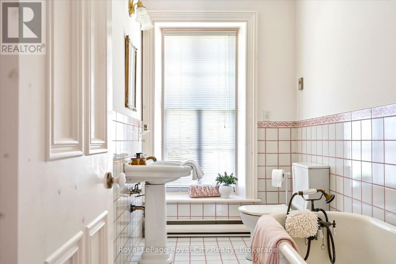 66 Paisley Street, Guelph, Ontario  N1H 2N8 - Photo 34 - X13047834