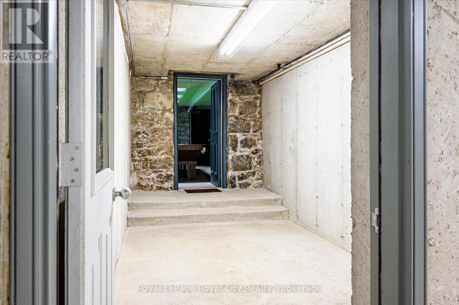 66 Paisley Street, Guelph, Ontario  N1H 2N8 - Photo 37 - X13047834