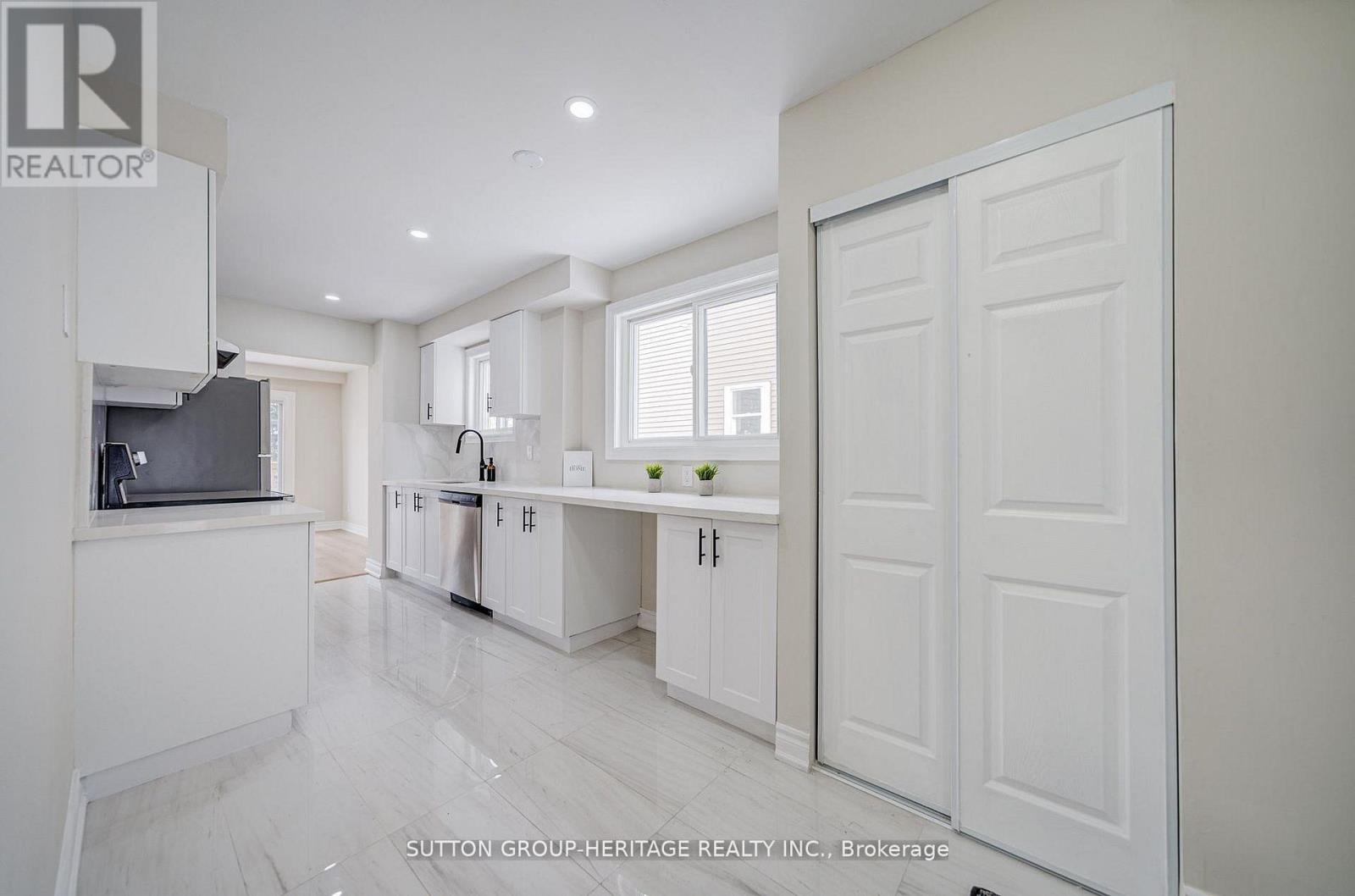 639 Down Crescent, Oshawa, Ontario  L1H 7X9 - Photo 4 - E12985650