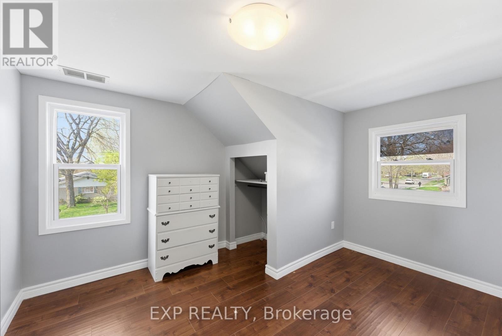 590 Scott Street, St. Catharines, Ontario  L2M 3X6 - Photo 14 - X13048104