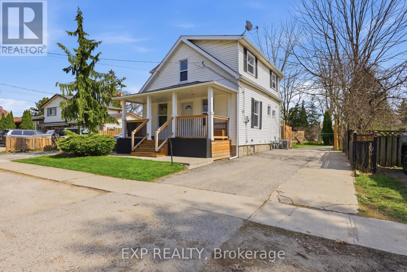 590 Scott Street, St. Catharines, Ontario  L2M 3X6 - Photo 2 - X13048104