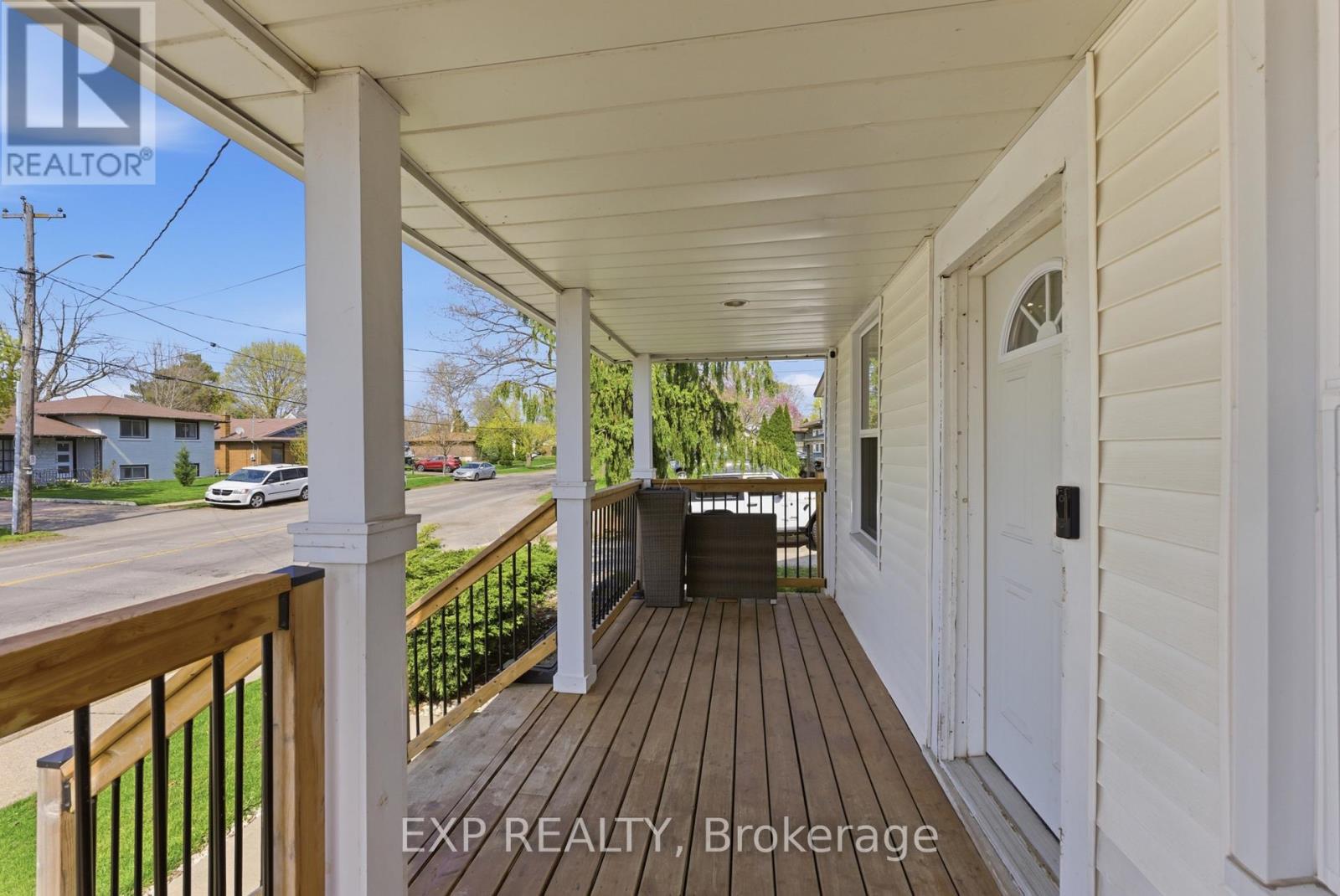 590 Scott Street, St. Catharines, Ontario  L2M 3X6 - Photo 3 - X13048104